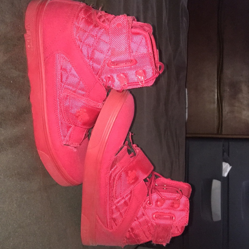 I am selling a pair of Vlado sneakers. - Picture 5 of 5